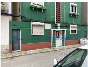 Apartamento T1 para remodelação na Baixa da Banheira, Moita