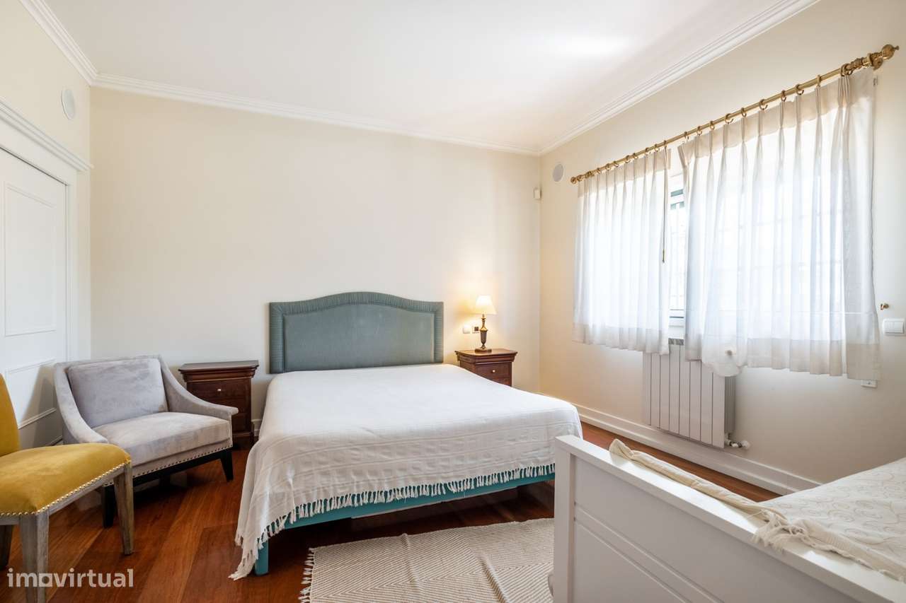 Luxuosa moradia, T5 com piscina e jardim em Pedrulheira-Marinha Grande-11