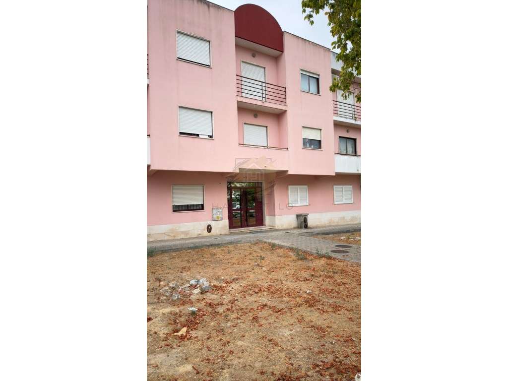 Apartamento T2 Rc com logradouro comum-12