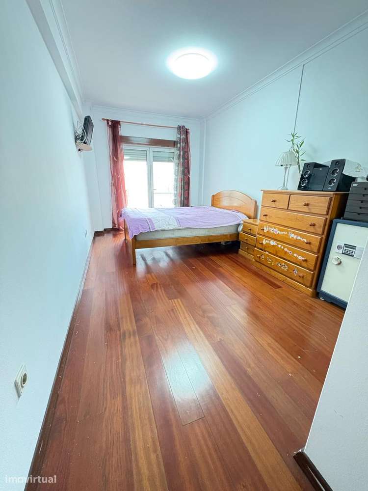 Excelente T3 com terraço e duas garagens!-6