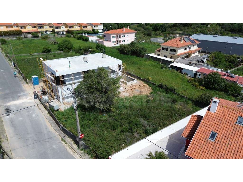 Moradia T4 com piscina, junto a Manique de cima-28