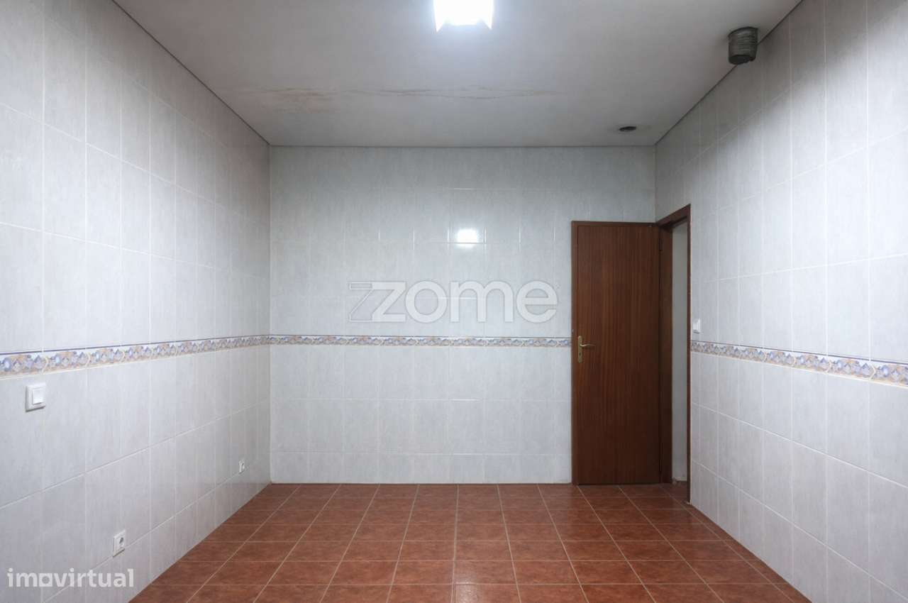 Propriedade de Grande Dimensão com Habitação e Área Industrial-16