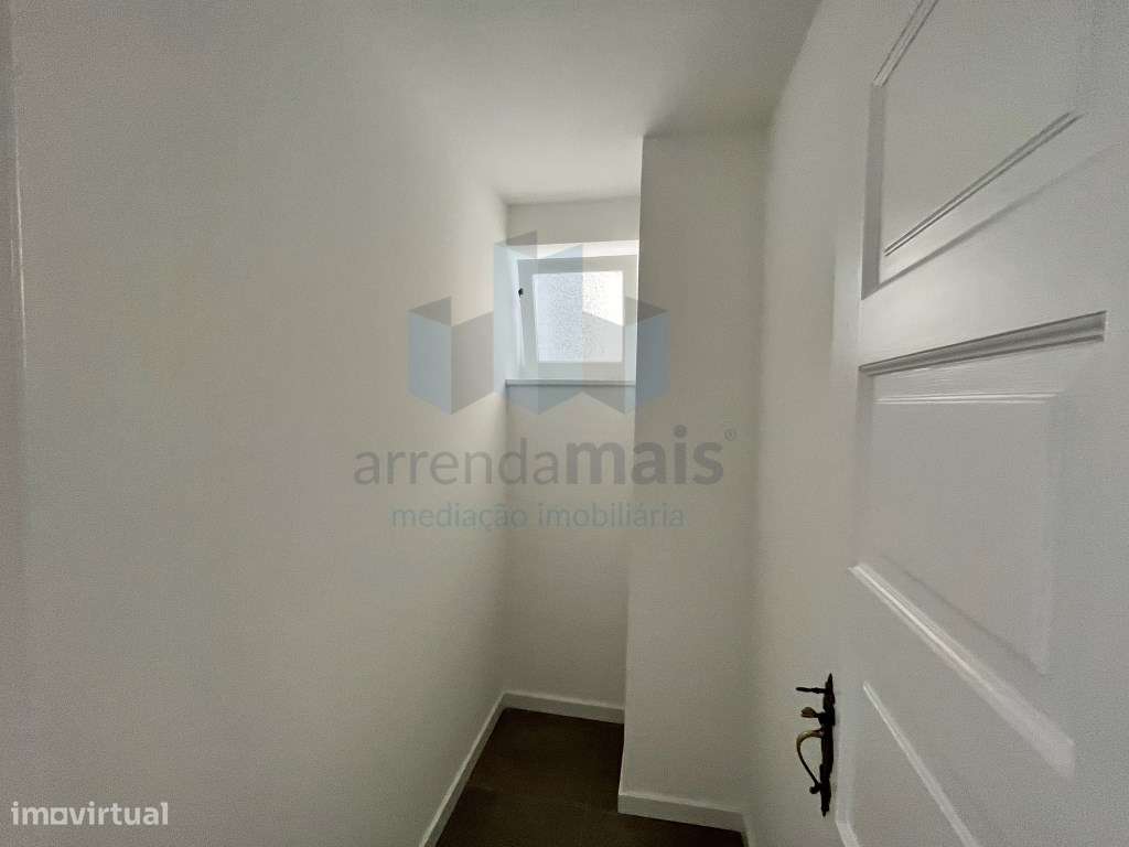 Arrenda-se Apartamento T3, Totalmente remodelado, com cozinha equip... - Grande imagem: 4/20
