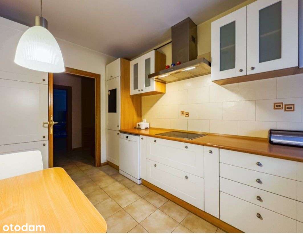 *czechów*2003 rok*3-4 pokojowe*1 pietro*-0