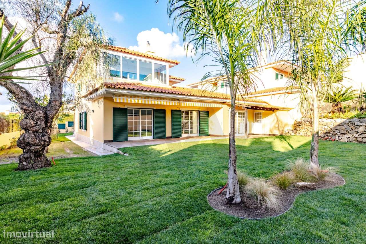 Cascais | Moradia T5+1 Familiar com Jardim, em Bairro Tranquilo junto - Grande imagem: 2/33