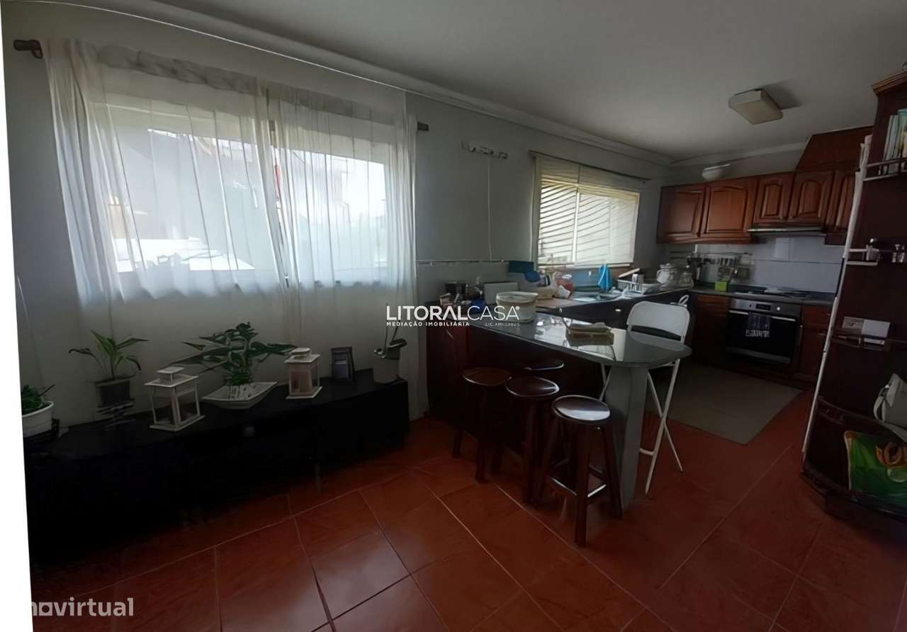 Moradia | Pátio | Churrasqueira | Terreno com árvores de fruto - Grande imagem: 3/37