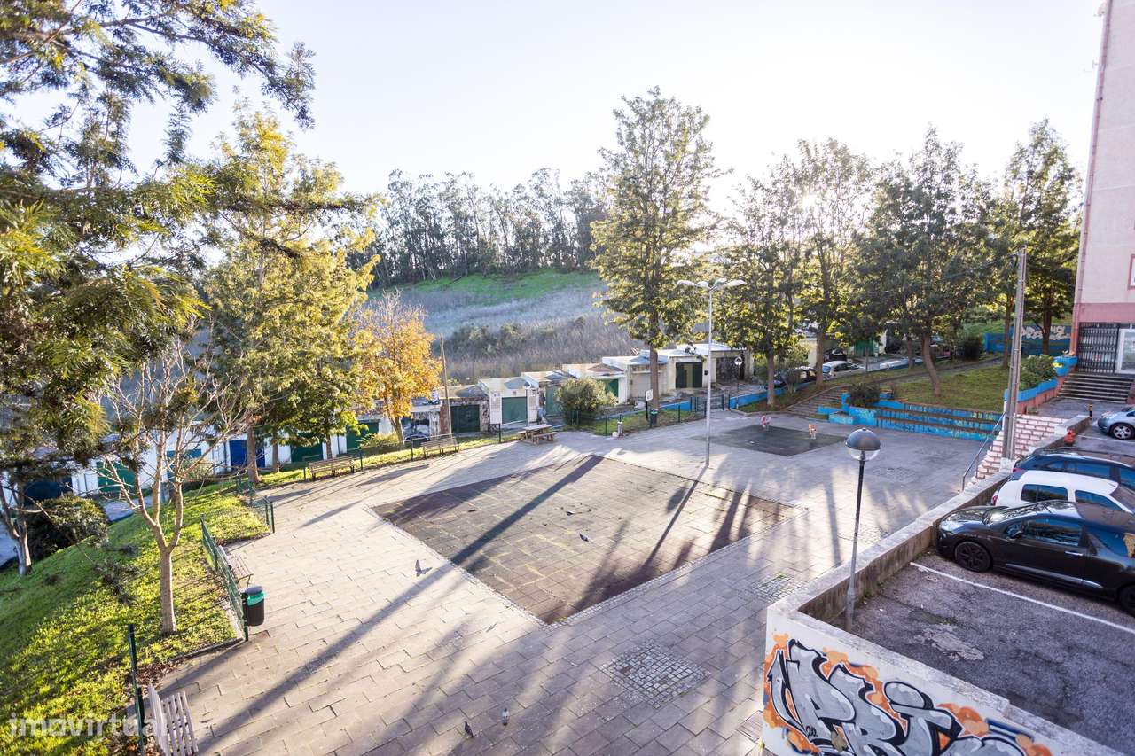 Apart. T2 com 61 m2 em Santo António dos Cavaleiros – Praceta Manuel F-13