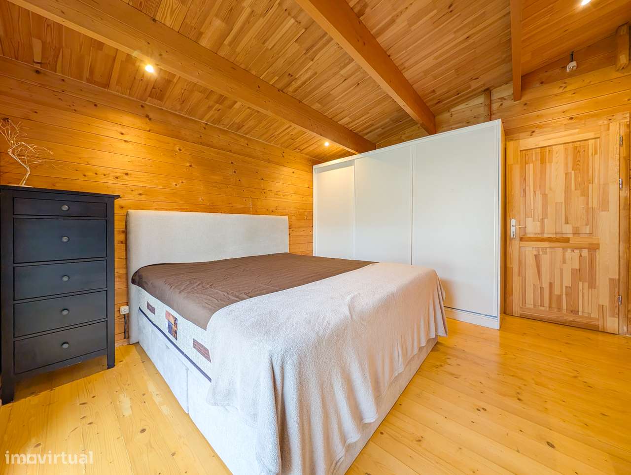 Terreno de 300 m² com moradia T4 em madeira – Charneca de Caparica-6