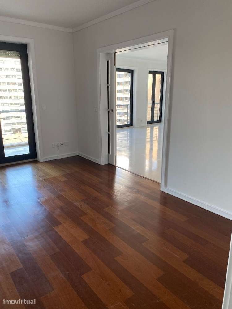 T2+1 em Nova Campolide com 1 lugar de estacionamento - Grande imagem: 5/39