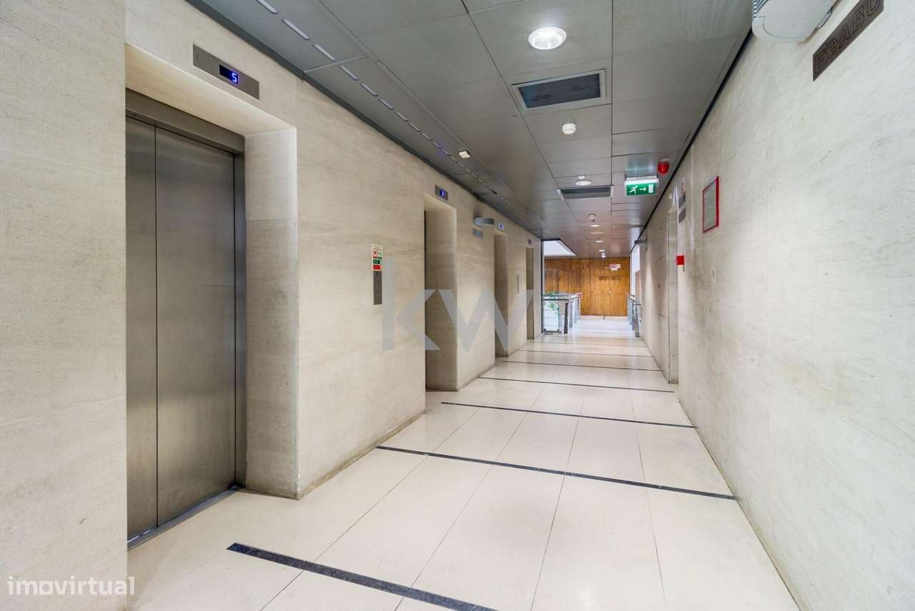 Escritório open-space com 132m2, situado em Edifício de prestígio, na - Grande imagem: 3/17