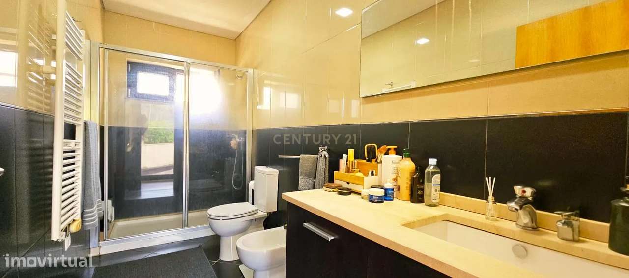 Moderna Moradia T4 com Piscina em Aldreu, Barcelos-32
