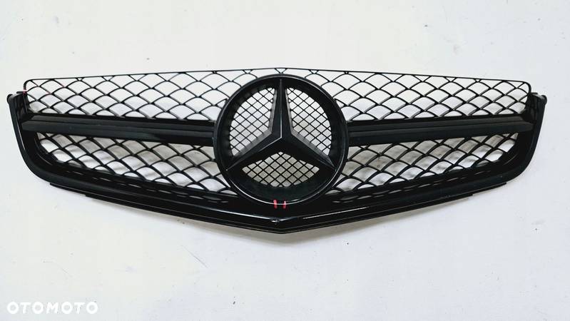 GRILL ATRAPA MERCEDES C-KLASA W204 LIFT 6.3 AMG - 10