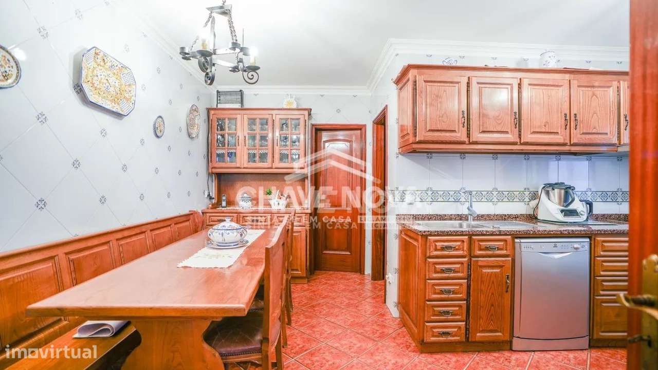 MORADIA V4 C/ PISCINA E TERRENO C/ ÁRVORES DE FRUTO-22