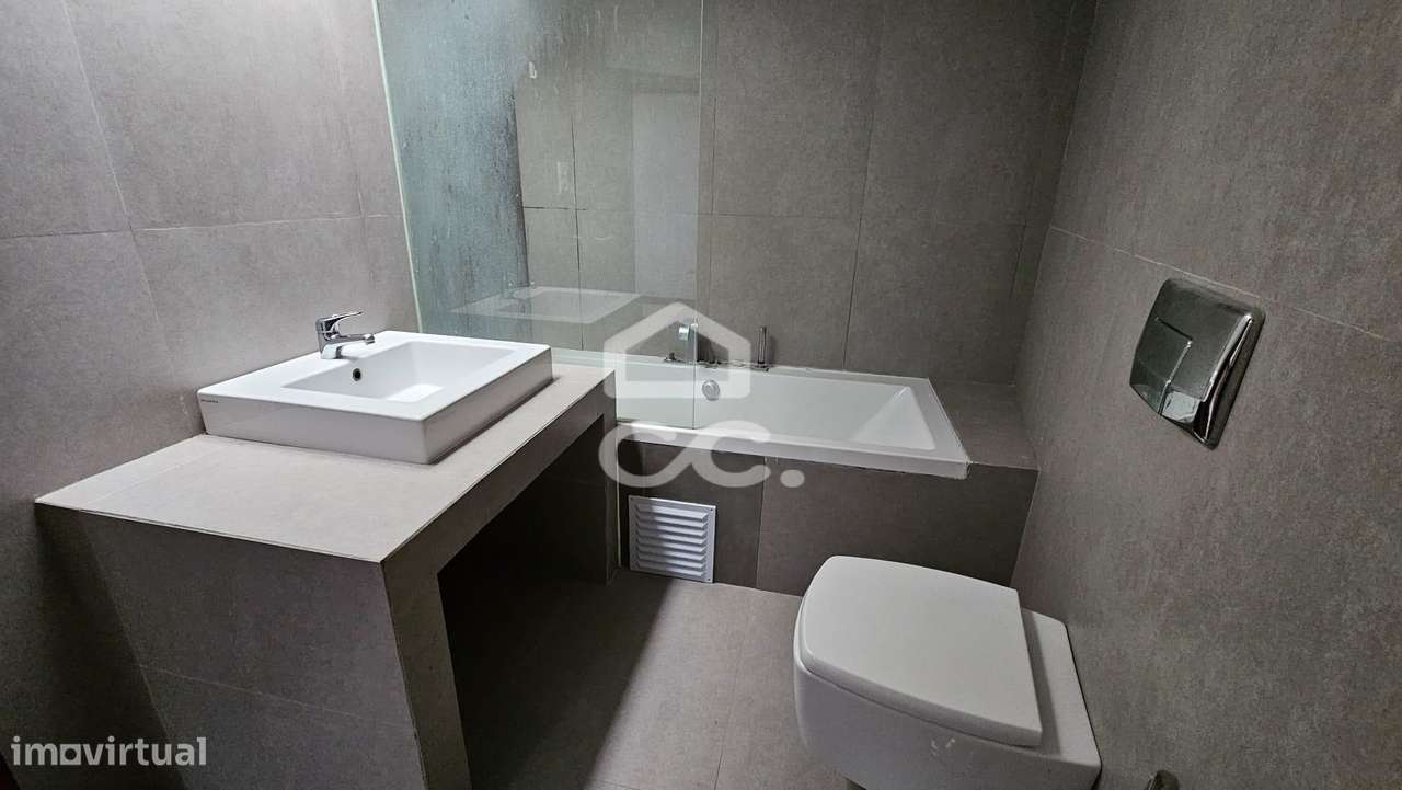 Andar de moradia V3 com terraço, localizada perto da biblioteca-22