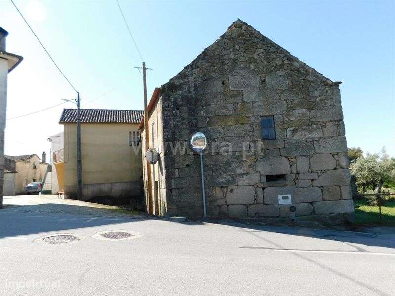 Moradia Geminada / Seia, Tourais - Grande imagem: 4/12