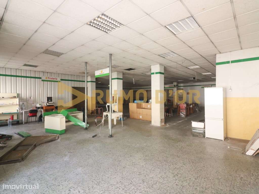 Armazém de Santa Catarina com 2 Apartamentos T3 + 450m2 terreno urbano - Grande imagem: 3/25