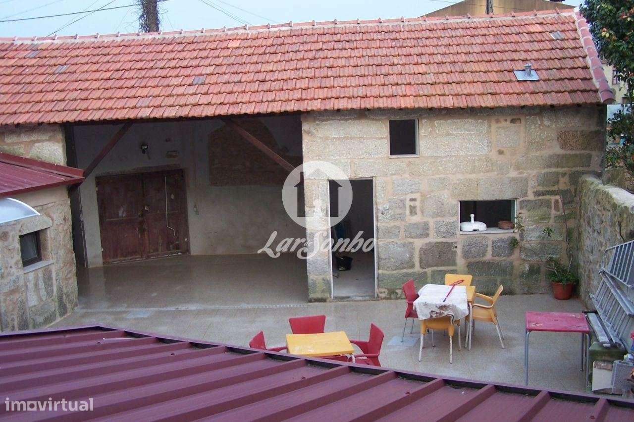 Moradia T6 com Licença de Alojamento Local e Restaurante em Touguin... - Grande imagem: 2/11