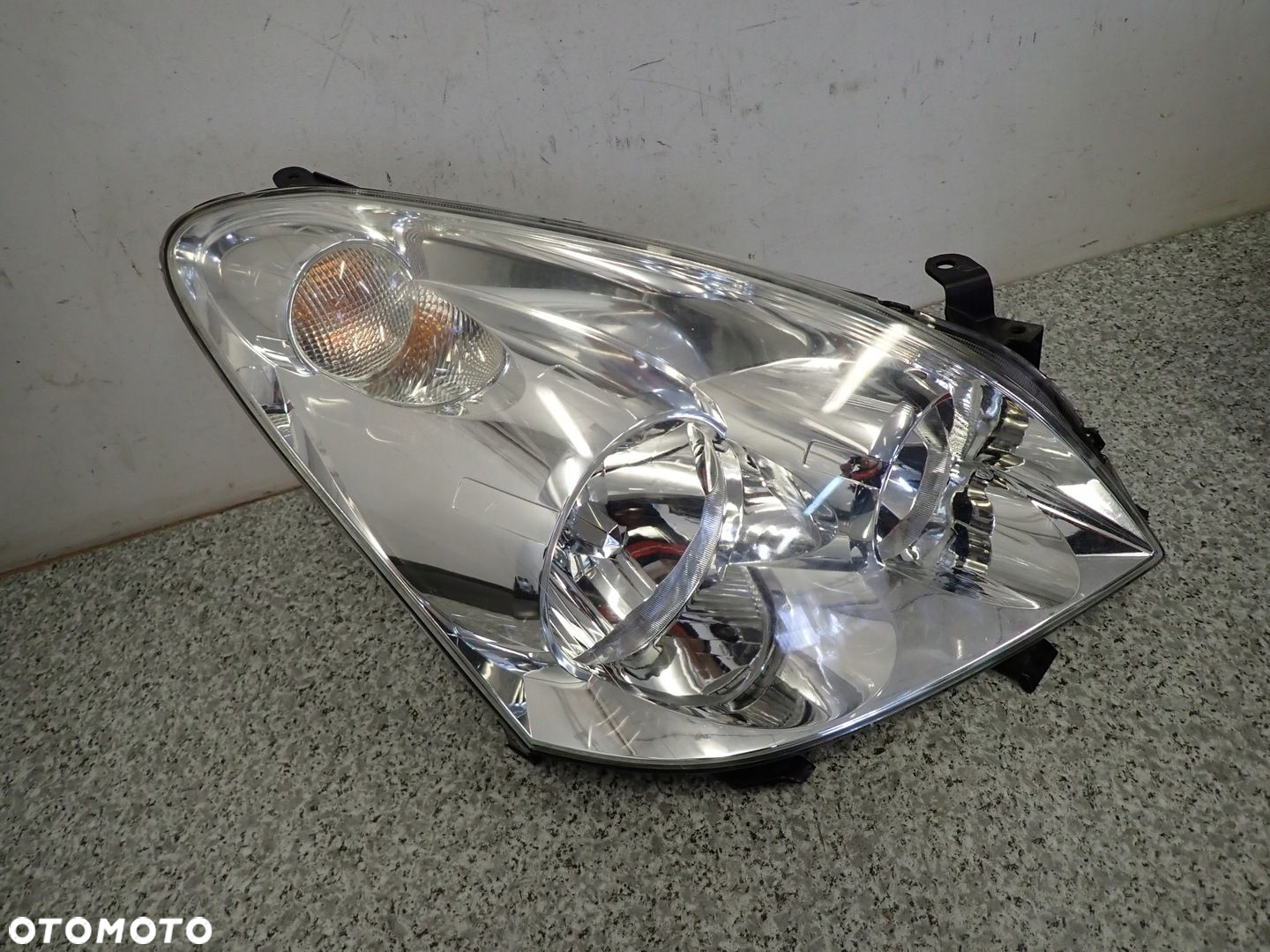 TOYOTA COROLLA VERSO 04- LAMPA PRZEDNIA PRAWA REFLEKTOR PRAWY - 3