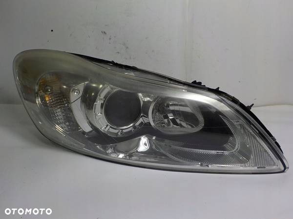 VOLVO C30 LIFT LAMPA PRAWA PRZÓD PRZEDNIA UK - 1