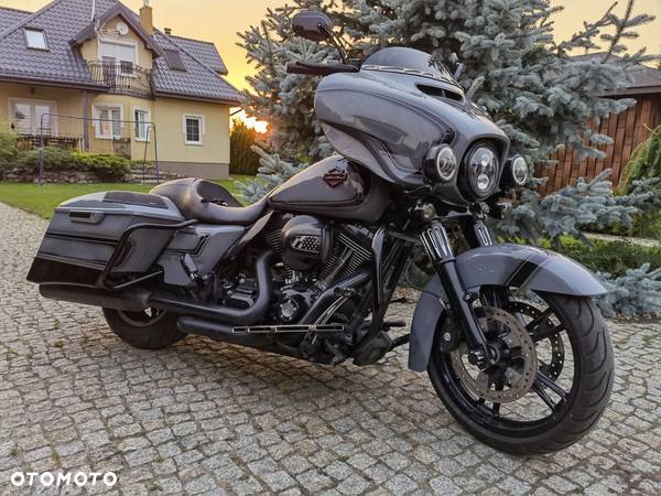 Harley-Davidson Touring Street Glide - 1