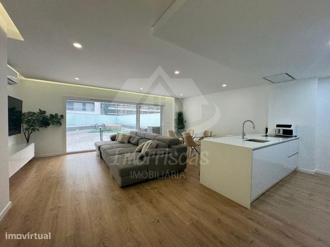 Apartamento T4 seminovo com terraço, no Parque das Oliveiras em Cam...-4