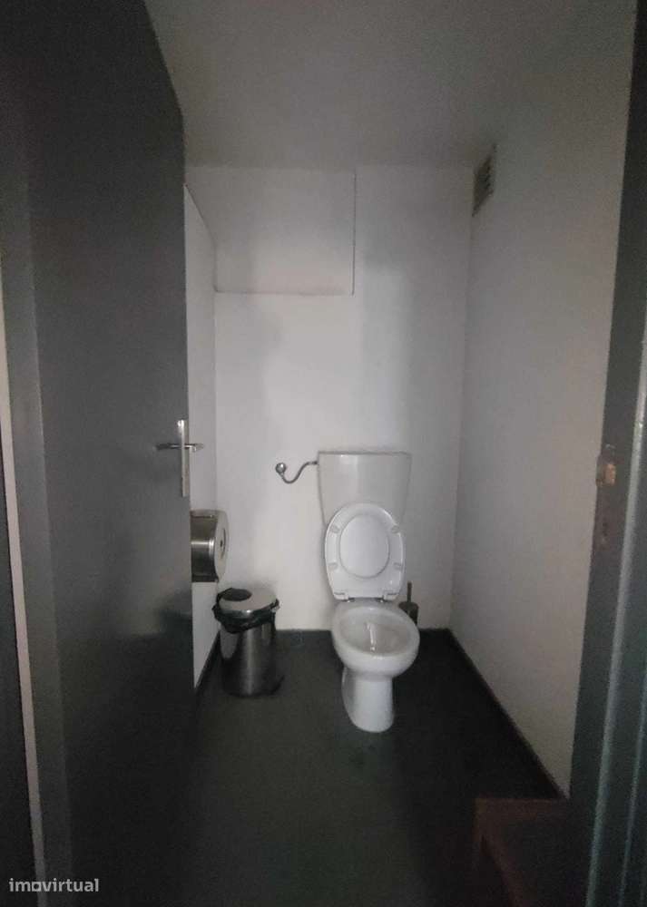 Arrendamento de Armazém – 275 m² – Parque Industrial
1.300 € - Grande imagem: 5/6