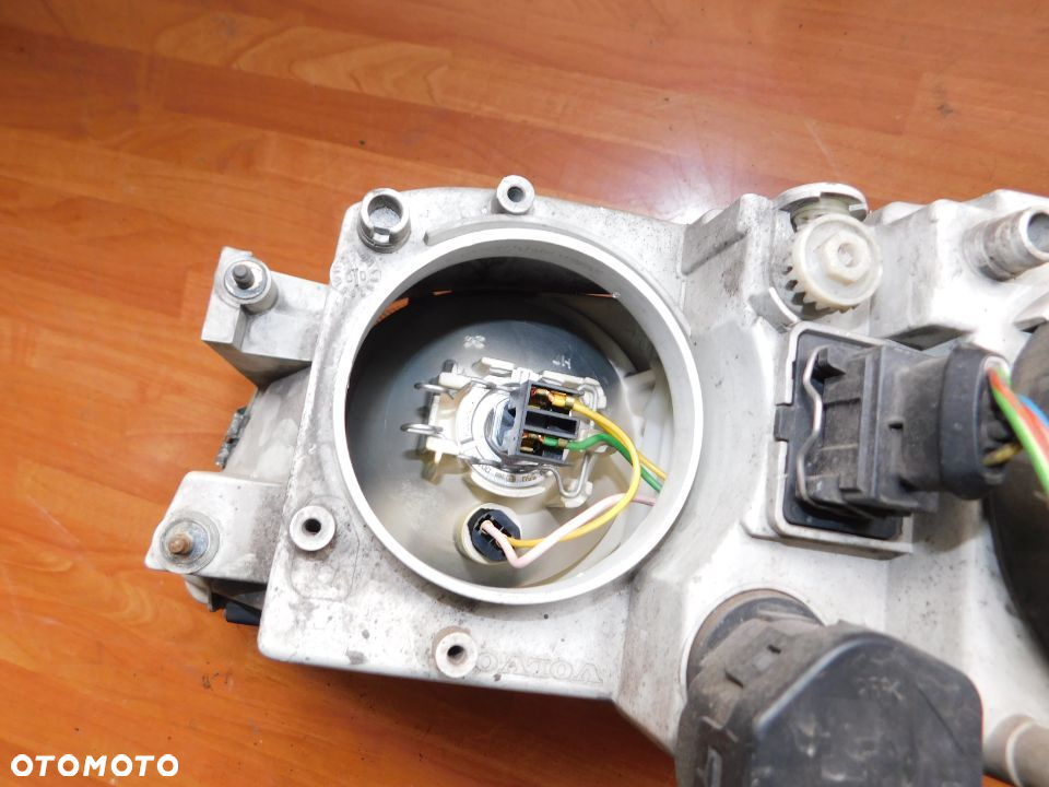 lampa prawa przód VOLVO S40 V40 99-04 lift EUROPA HELLA - 4