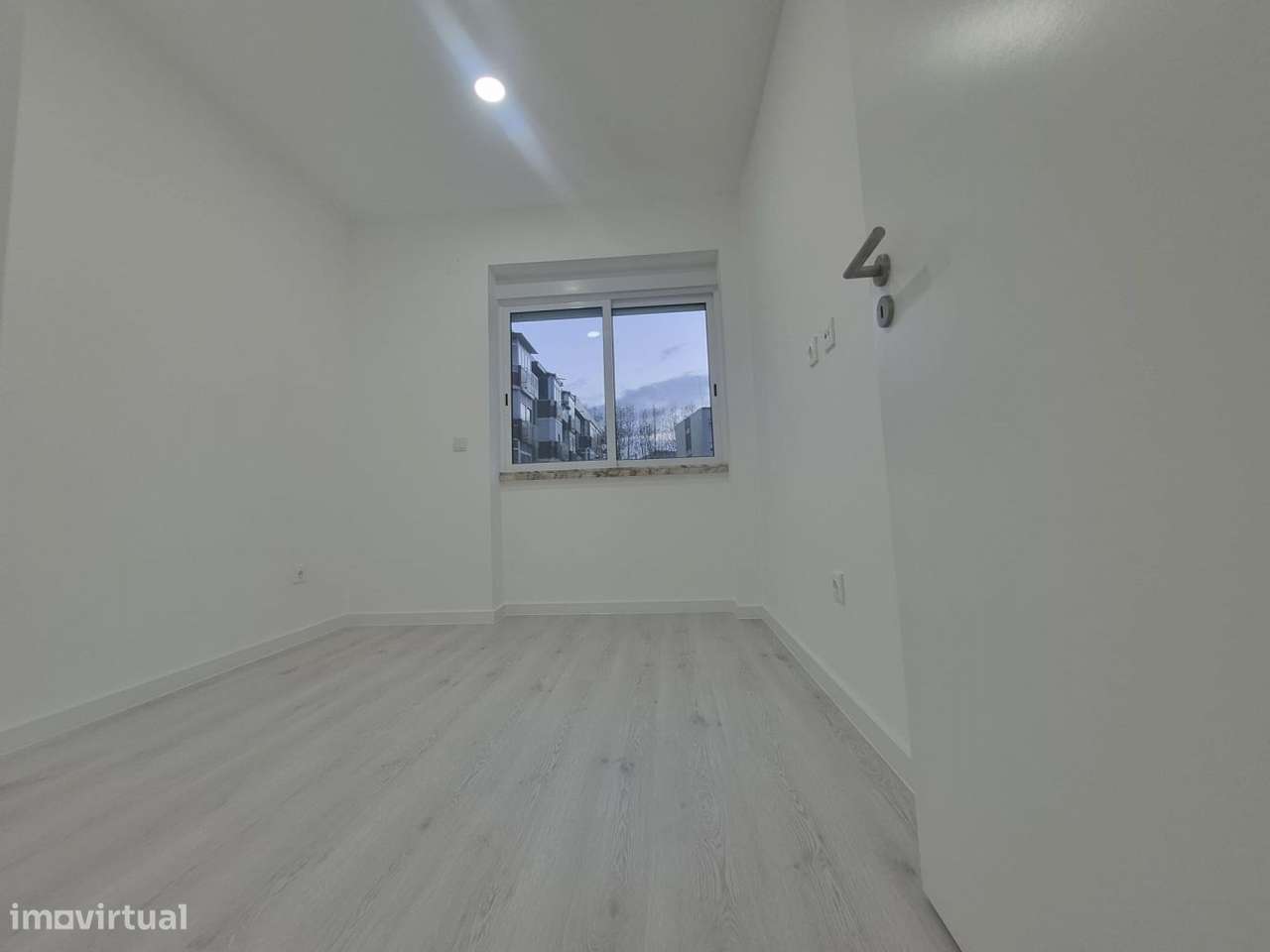 Apartamento T2 Remodelado com Suite-6