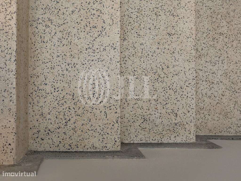 Apartamento T4 com varanda e garagem nas Antas Porto-25