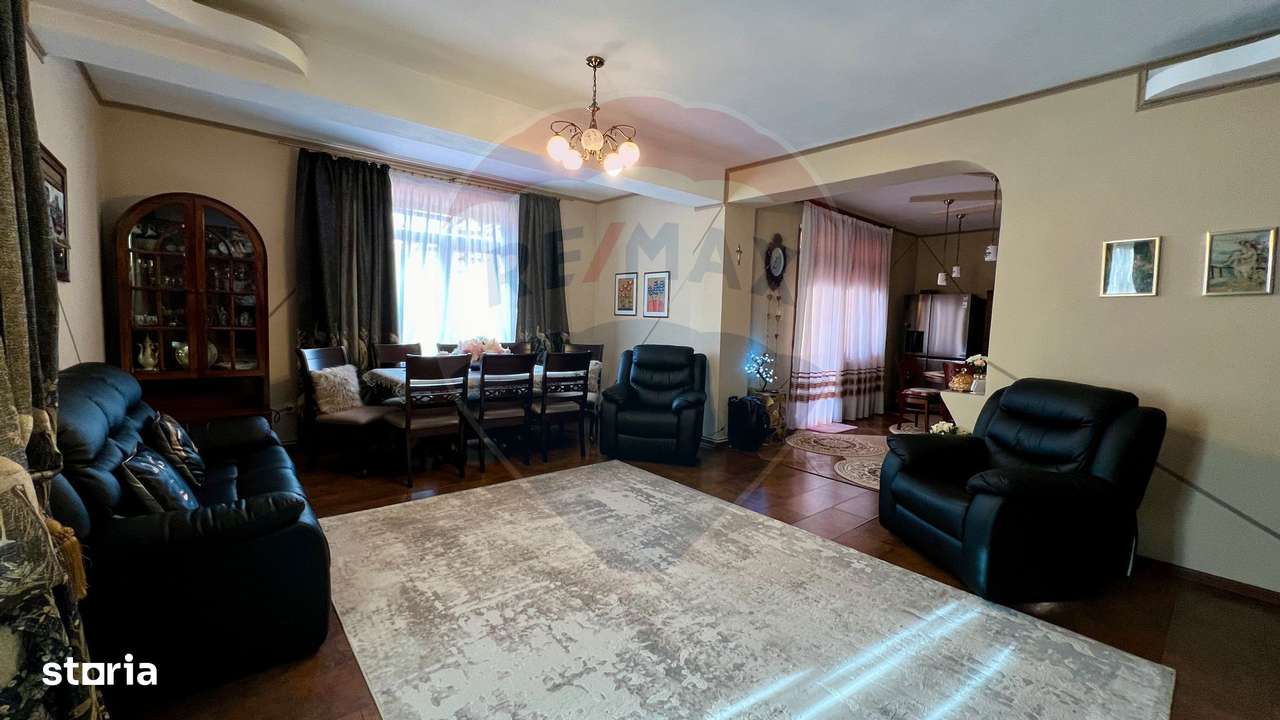 Casă de vânzare cu 280 mp și teren 1100 mp în Arcașilor Galați - Imagine principală: 5/19