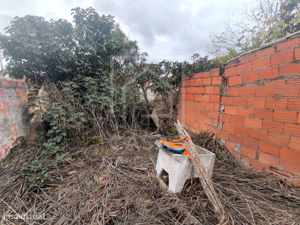 Moradia para recuperar em Faro do Alentejo-15