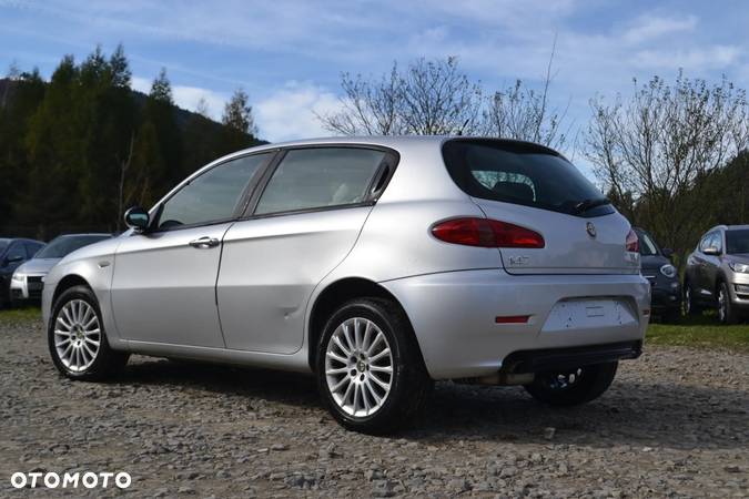 Alfa Romeo 147 1.6 T.S Distinctive - 7