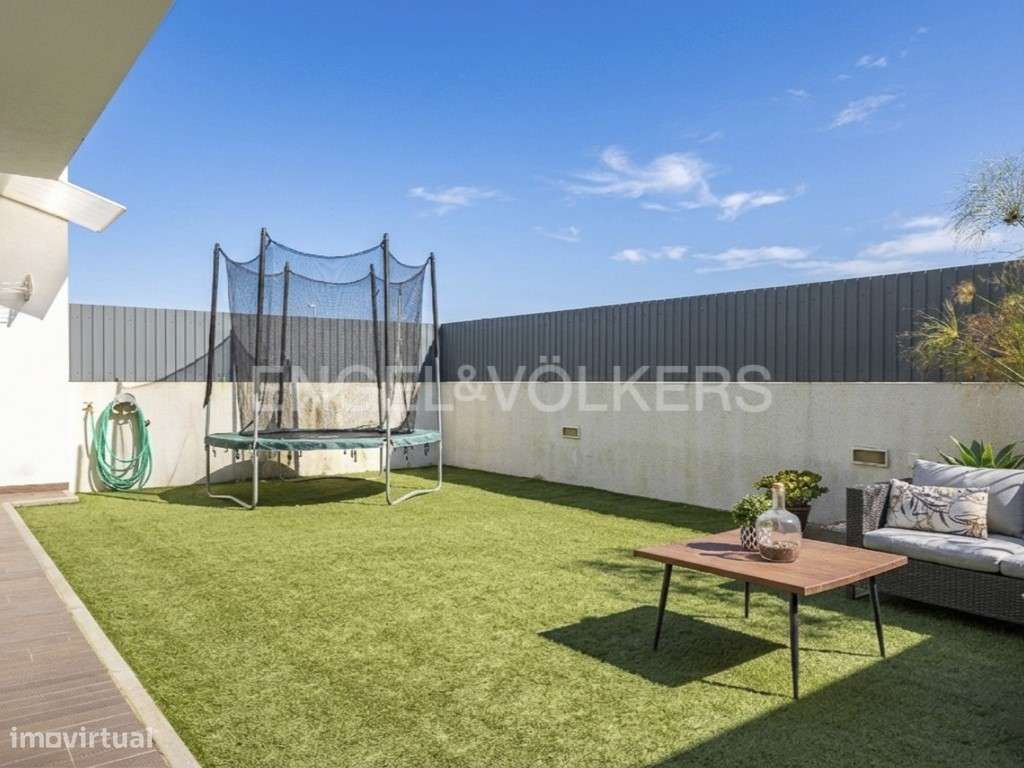 Moradia T4 moderna de luxo em Fernão Ferro-7