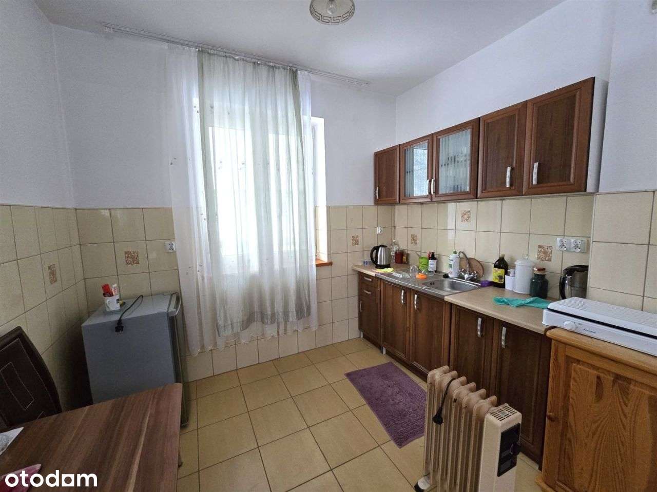 Mały, funkcjonalny dom z 6 arową działką.-7