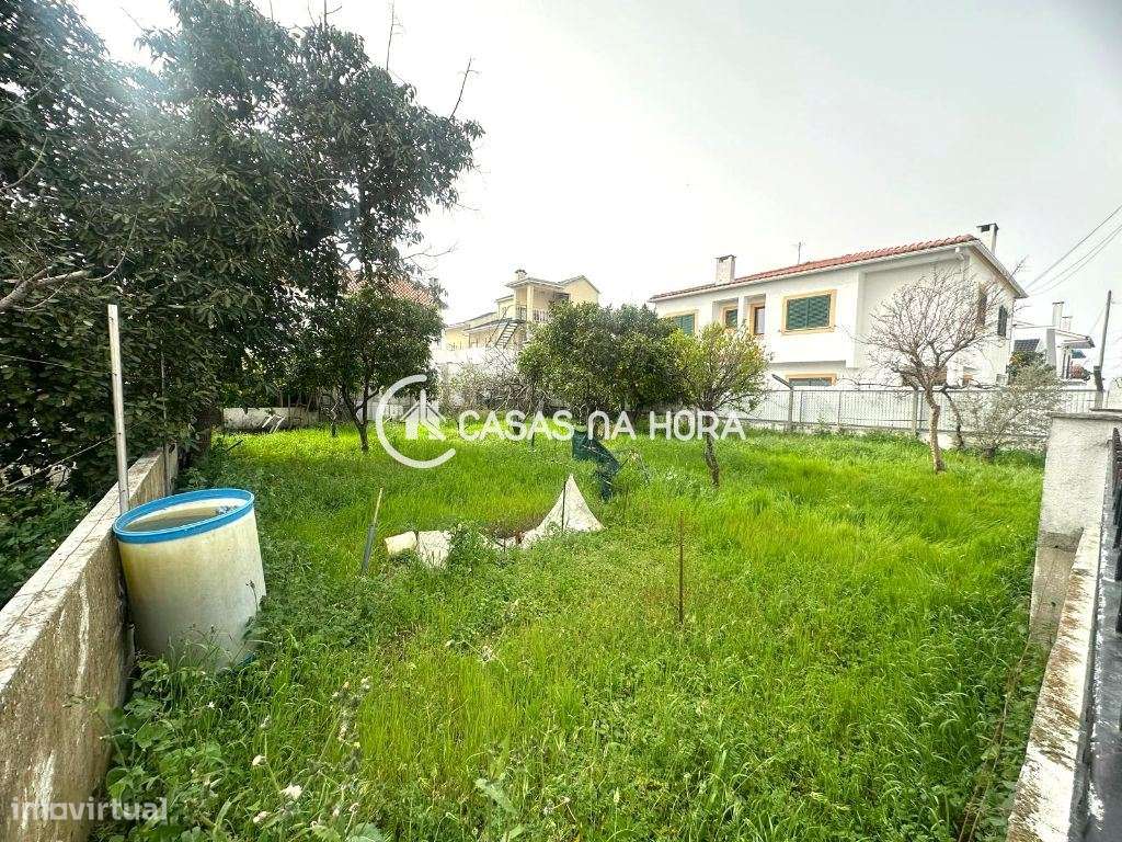 Terreno para Construção Urbana na Quinta do Conde-1