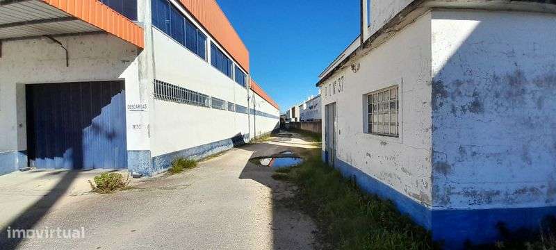 ARRENDA-SE / VENDE-SE ESPAÇO COMERCIAL / ARMAZÉM EM ALCOBAÇA - Grande imagem: 3/12