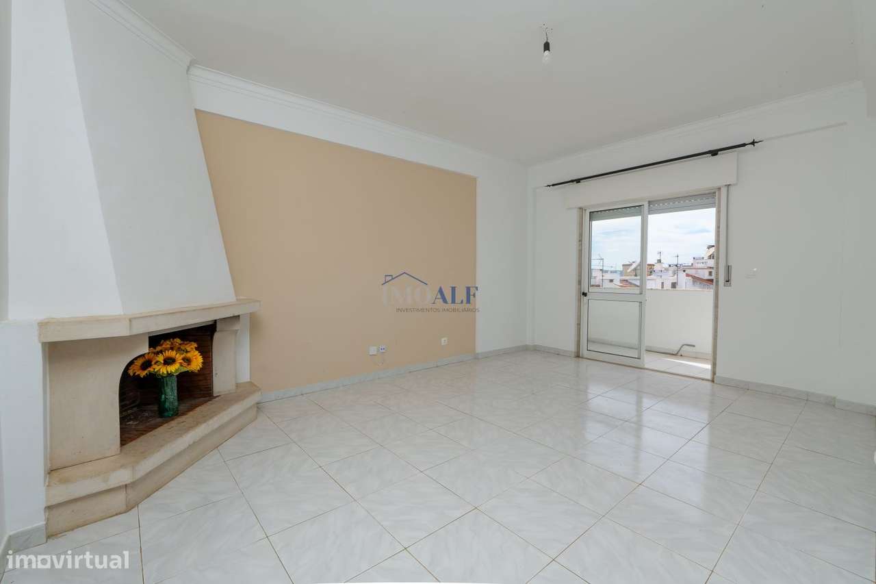 Apartamento T3 no centro de Vialonga com elevador-7