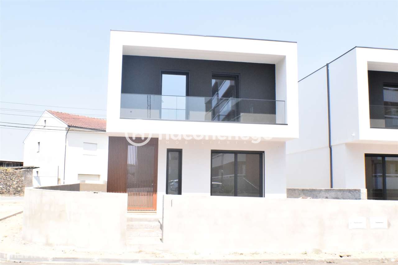 Moradia T3+1 individual nova Vila Boa Barcelos - Grande imagem: 1/36