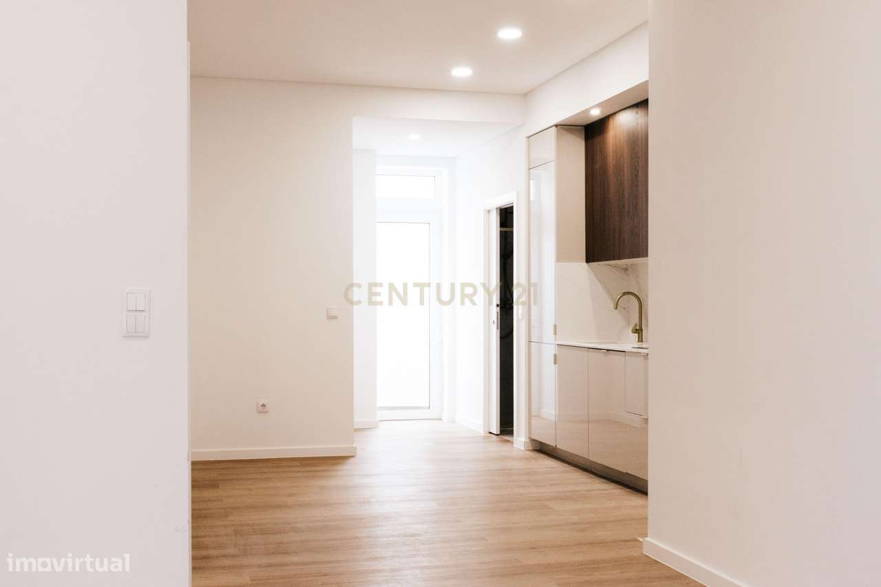 R/C  T-2 remodelado no centro do alto do seixalinho, Barreiro - Grande imagem: 4/21