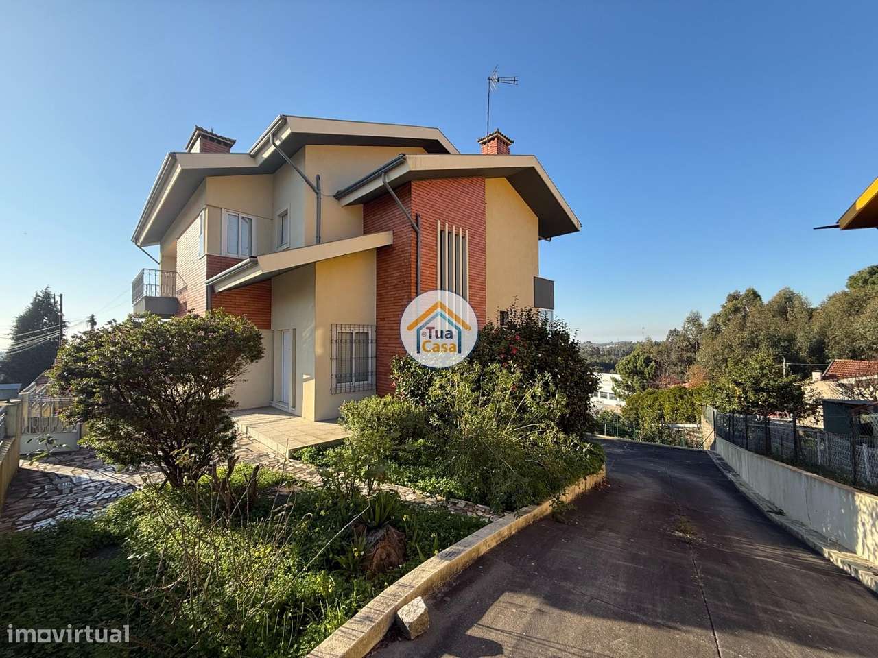 Moradia T4 com 4 frentes - Grijó - Grande imagem: 4/47