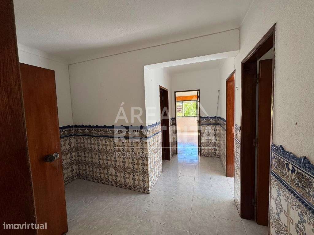 Apartamento T2 no Estádio da Medideira, Amora-12