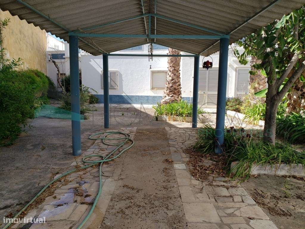 Moradia T3 - Tavira no centro histórico, por recuperar-13