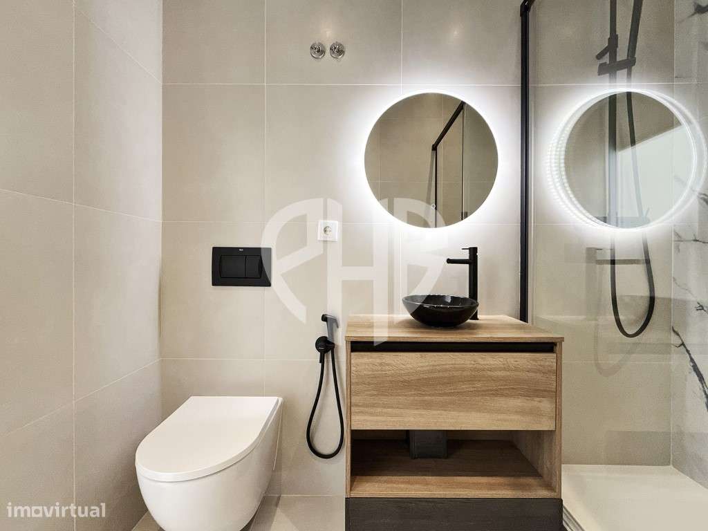 Apartamento T3 // Totalmente Renovado - Av. Almirante Reis-32