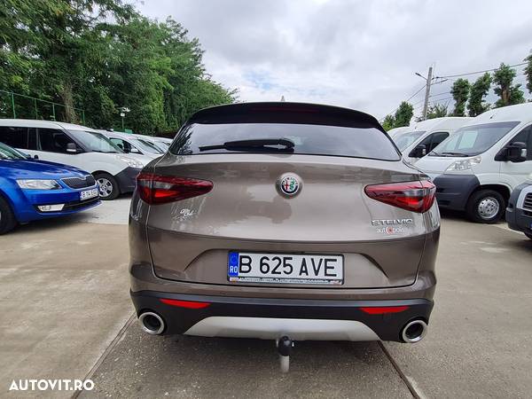 Alfa Romeo Stelvio - 6