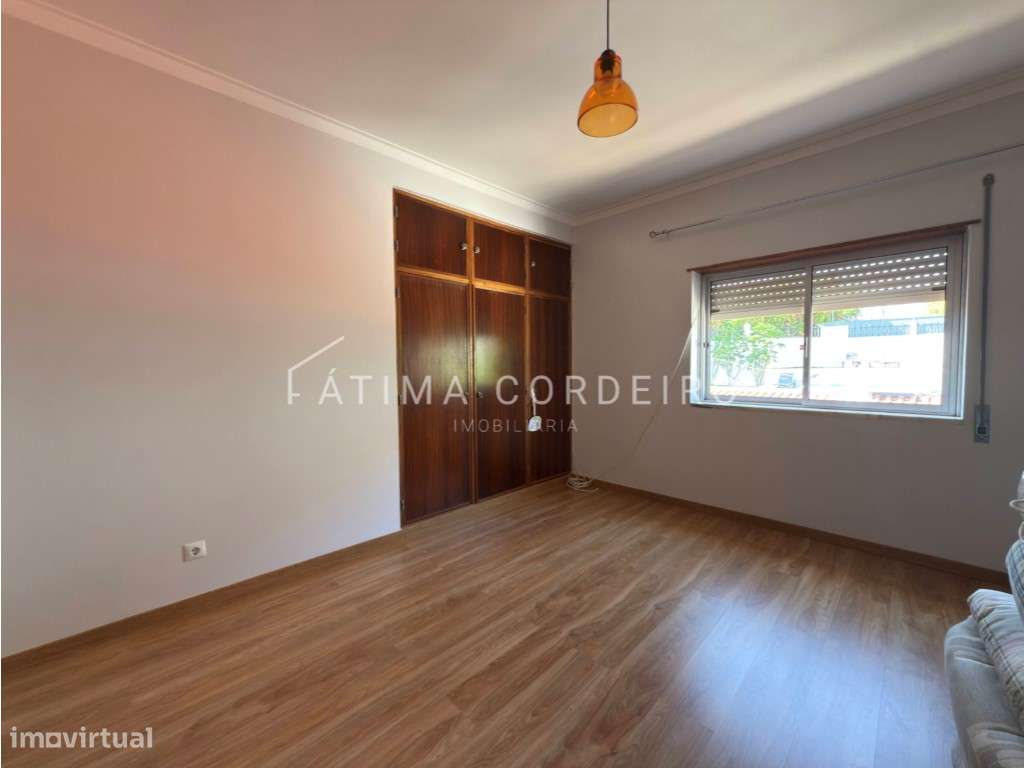 Moradia Isolada T5 em Lote de 375m² Excelente Estado - Sobreda-15