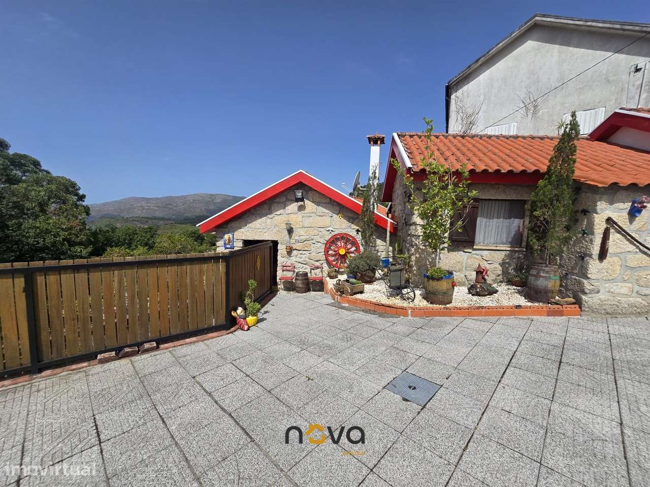Moradia T3 situada no Soajo-59
