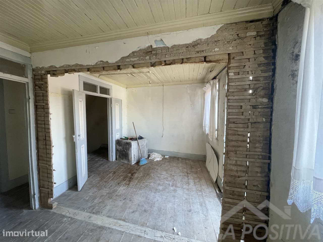Moradia para Restaurar T3 Venda em Arcozelo,Gouveia-15
