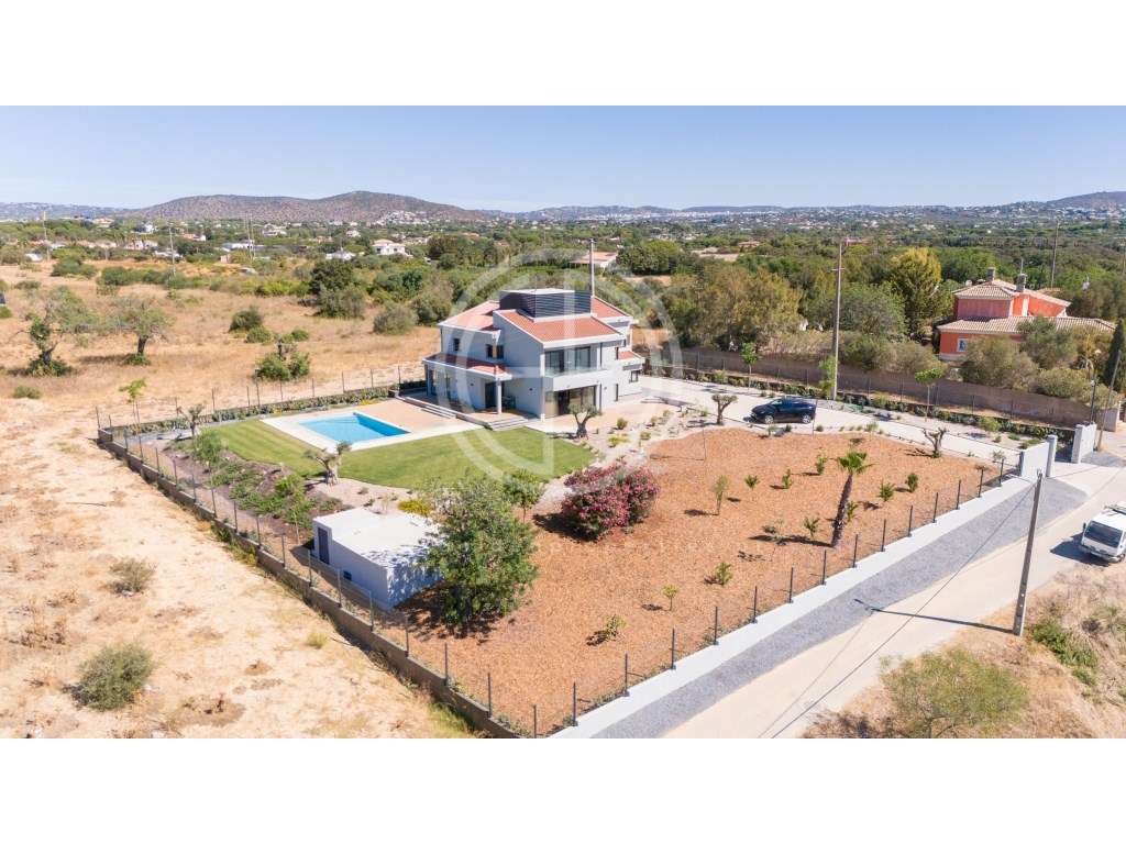 Invista na sua casa de sonho! Moradia T5 em Quarteira, perto da Pra...-47