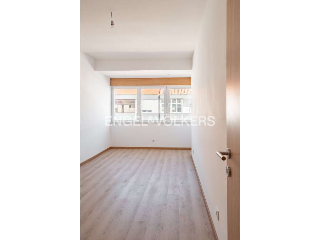 T2 Remodelado com 83m2 no Casal de S. Brás-16