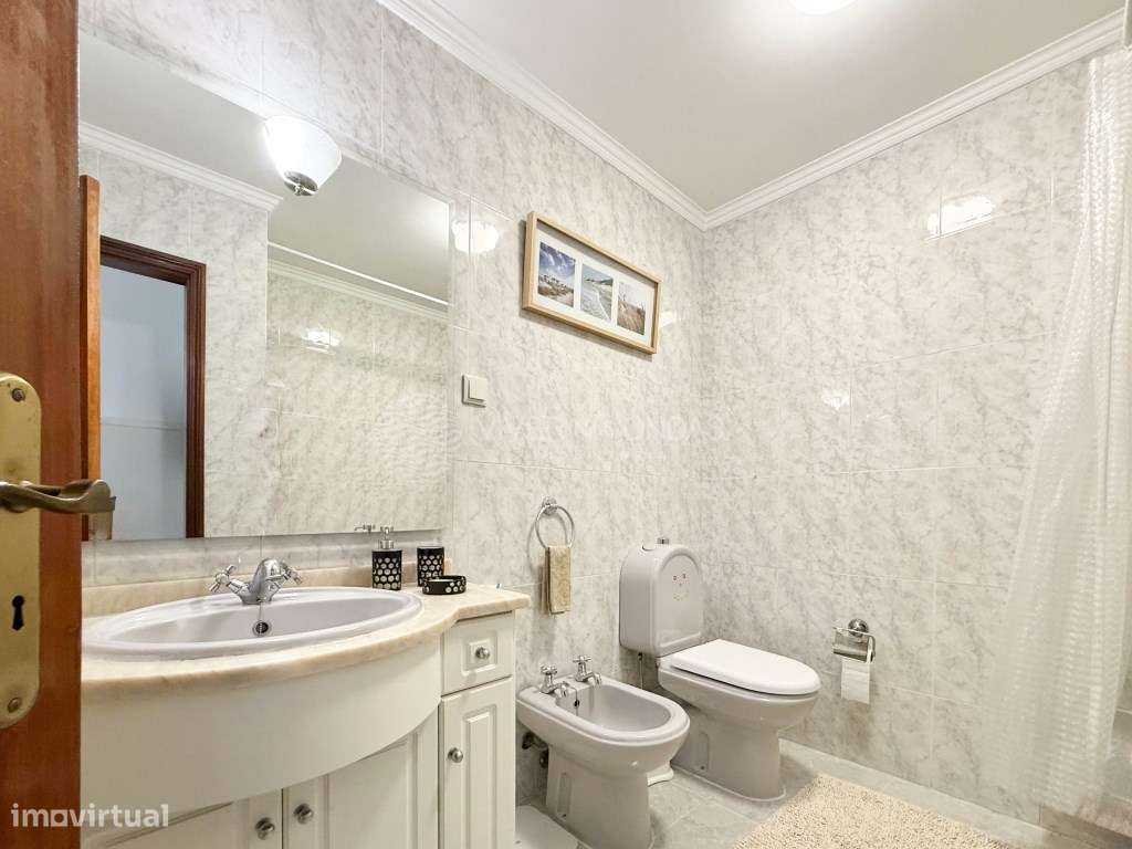 T2 Último Piso com Lareira e Lugar de Garagem | Pedras Rubras-13